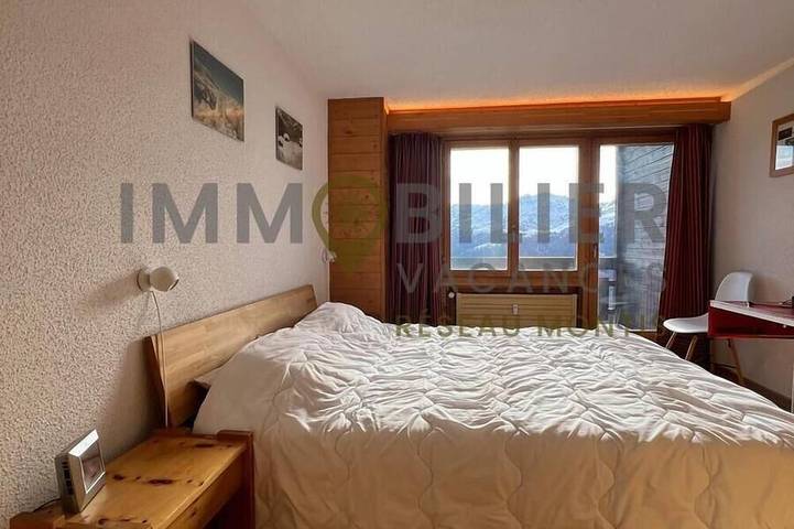 Ganze Wohnung, Diese 96 m² große Maisonette-Wohnung für 7 (bis 8) Personen befindet sich im Zentrum von Chandolin i in Chandolin, Anniviers