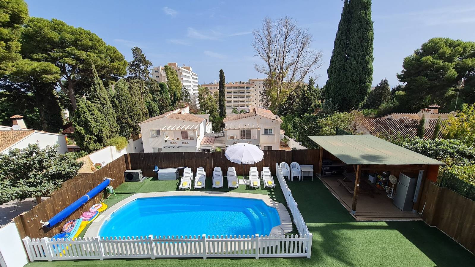 Impresionante Villa Paraíso con piscina, bañera de hidromasaje, Wi-Fi y aire acondicionado in El Pinar Torremolinos, Torremolinos