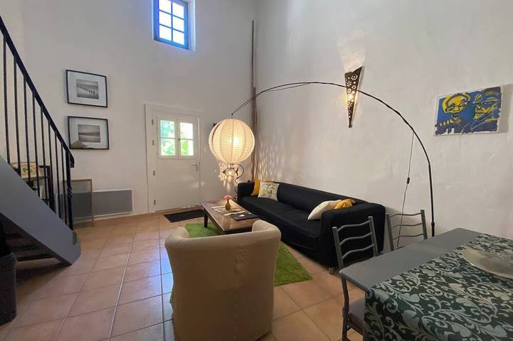 Gîte pour 5 personnes, avec piscine et jardin, animaux acceptés à Cardet