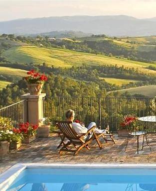 Cottage pour 2 personnes, avec jardin ainsi que vue et piscine, animaux acceptés à Gualdo Cattaneo