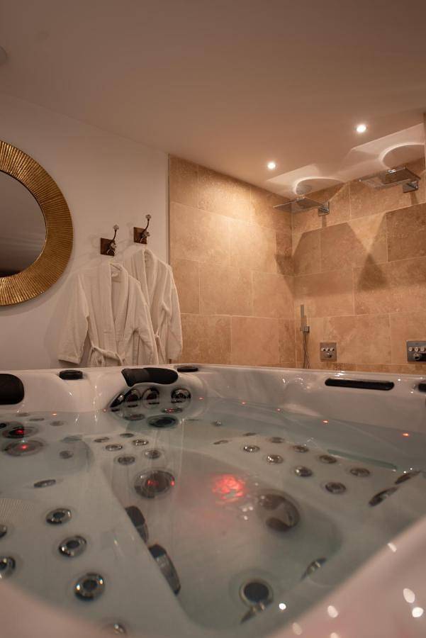 Maison de vacances pour 2 personnes, avec Jacuzzi ainsi que Terrasse et Sauna à Romorantin-Lanthenay