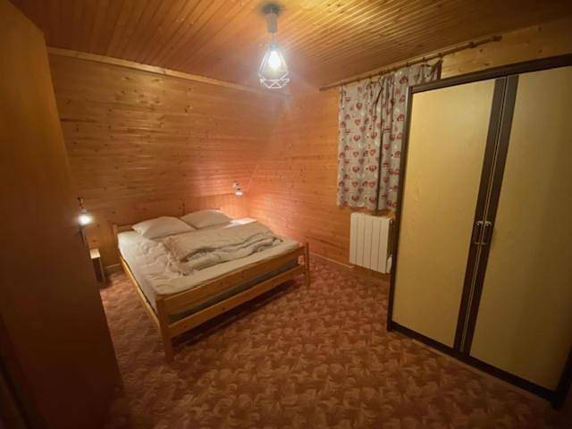 Gîte pour 10 personnes, avec balcon ainsi que vue et jardin à Chastreix - 4