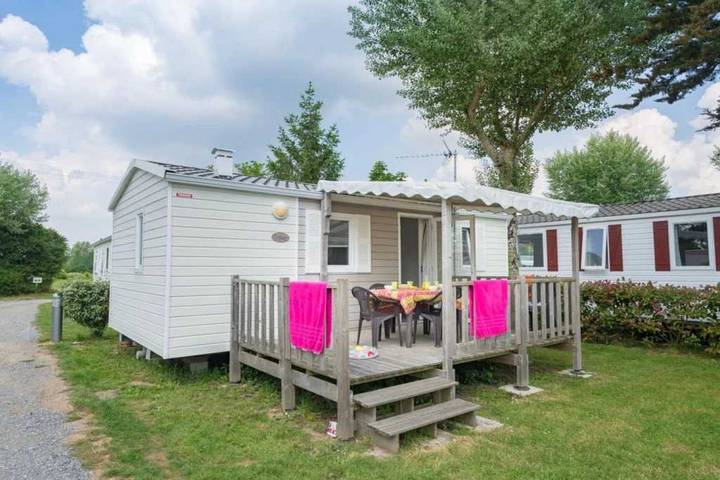 Location de vacances pour 4 personnes, avec terrasse ainsi que bassin pour enfant et piscine à Guérande