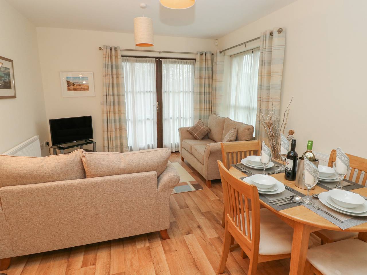 Entire apartment, 2 Chandlers Yard in Burry Port, Carmarthenshire