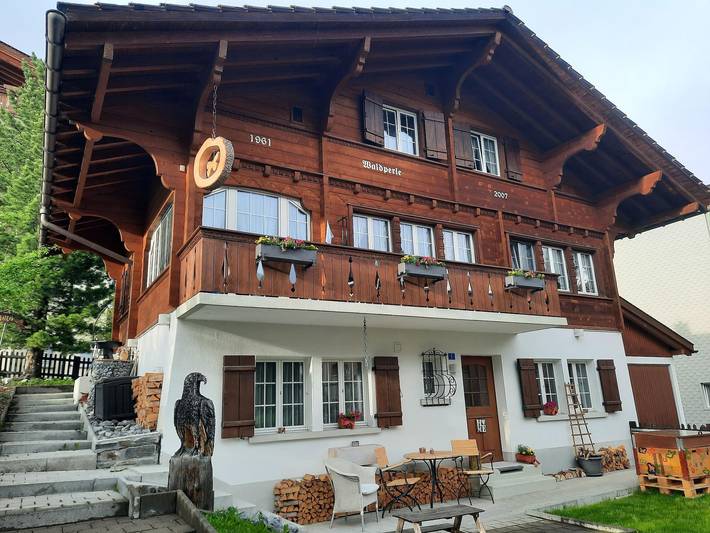Hütte für 4 Personen, mit Balkon und Terrasse sowie Garten in Arosa