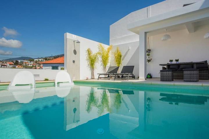 Villa para 7 pessoas, com piscina e jardim e ainda vista no Funchal