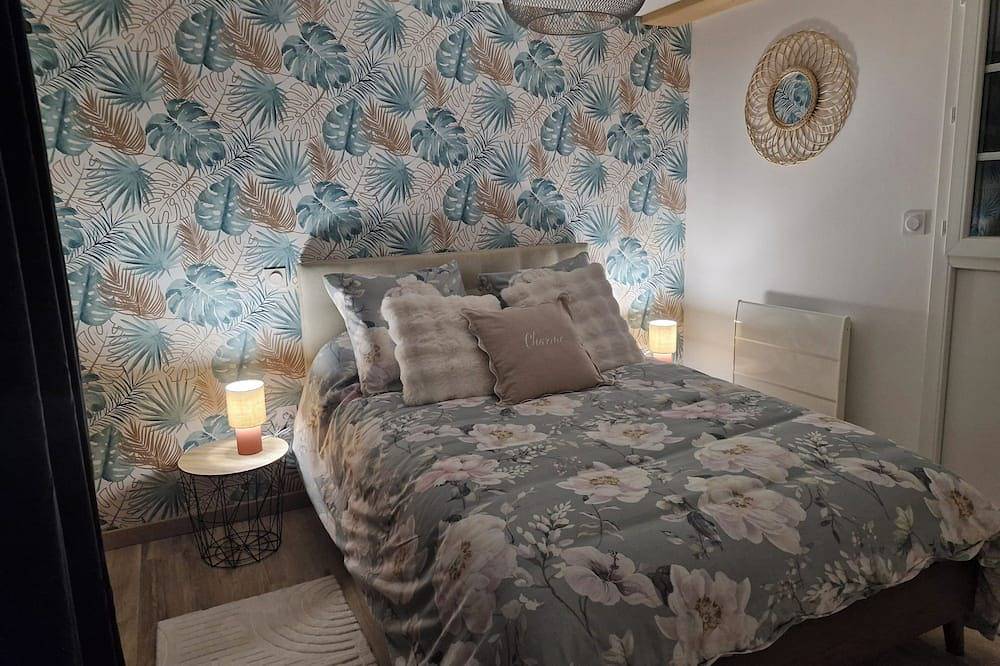 Entire apartment, 2/4-person ground-floor apartment with in Saint-Jean-Pied-de-Port, Bayonne region