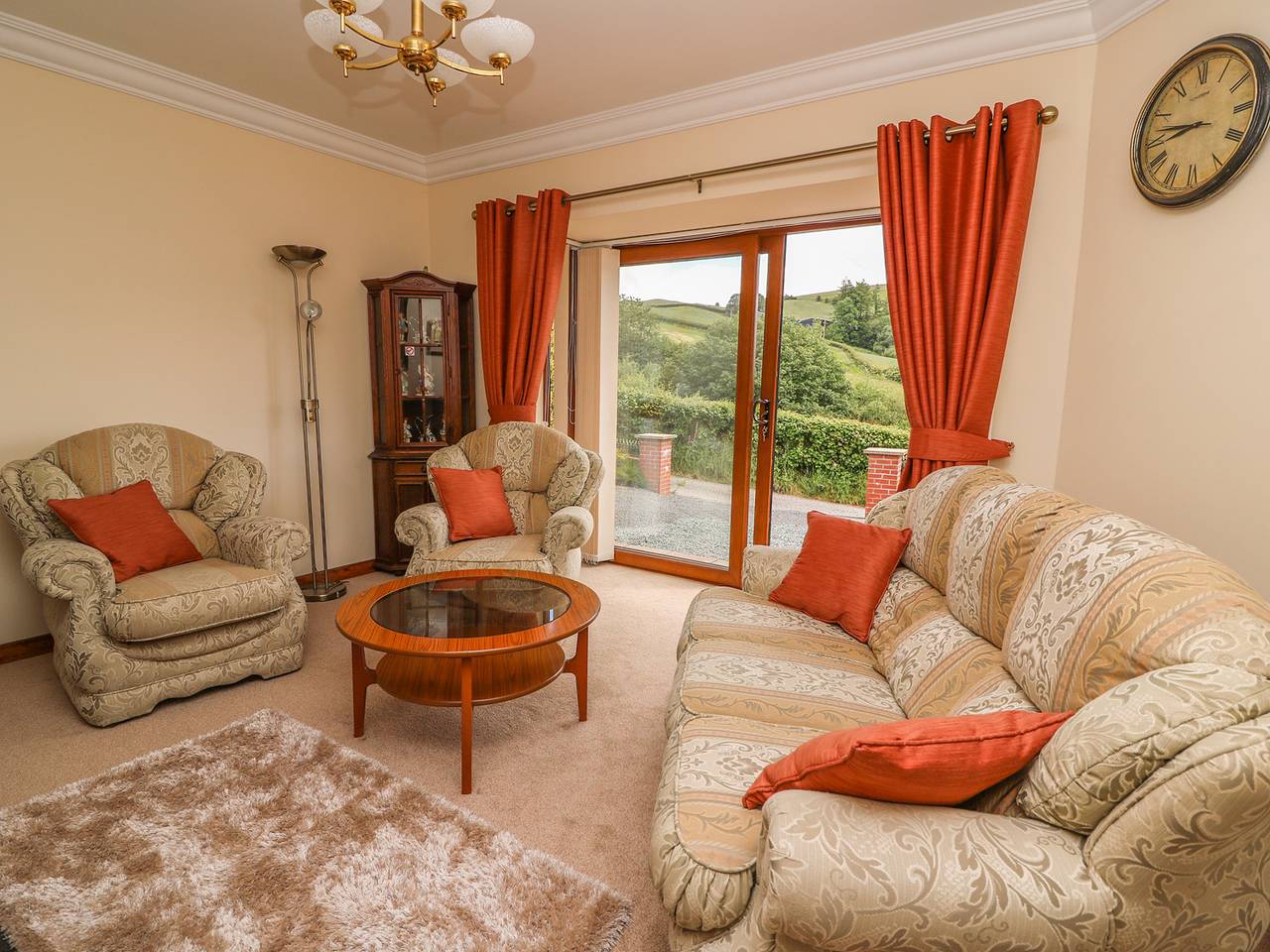 Drainbyrion Farm House in Powys