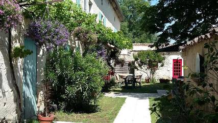 Chambre d’hôte pour 4 personnes, avec piscine ainsi que jardin et vue à Solliès-Toucas
