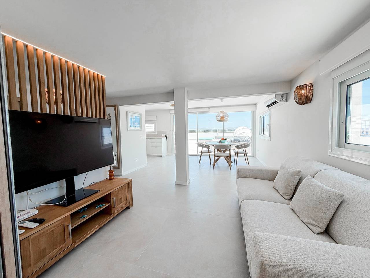 Apartamento entero, Beachfront Penthouse - terraza Panorámica, Estilo Mediterráneo y Privacidad in Playa d'es Port, Ses Salines
