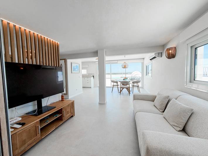 Apartamento inteiro, Penthouse na Praia – Terraço Panorâmico, Estilo Mediterrânico e Privacidade in Playa d'es Port, Ses Salines
