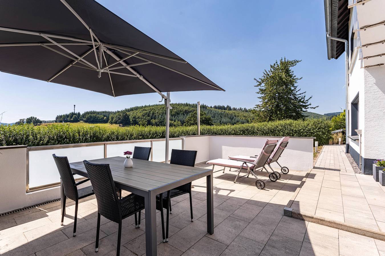 Geheel appartement, Appartement 'Panoramanest' met privé terras, privé tuin en Wi-Fi in Balve, Märkischer Kreis