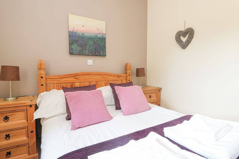 Willow, pet friendly, with a garden in Falmouth in Cornwall