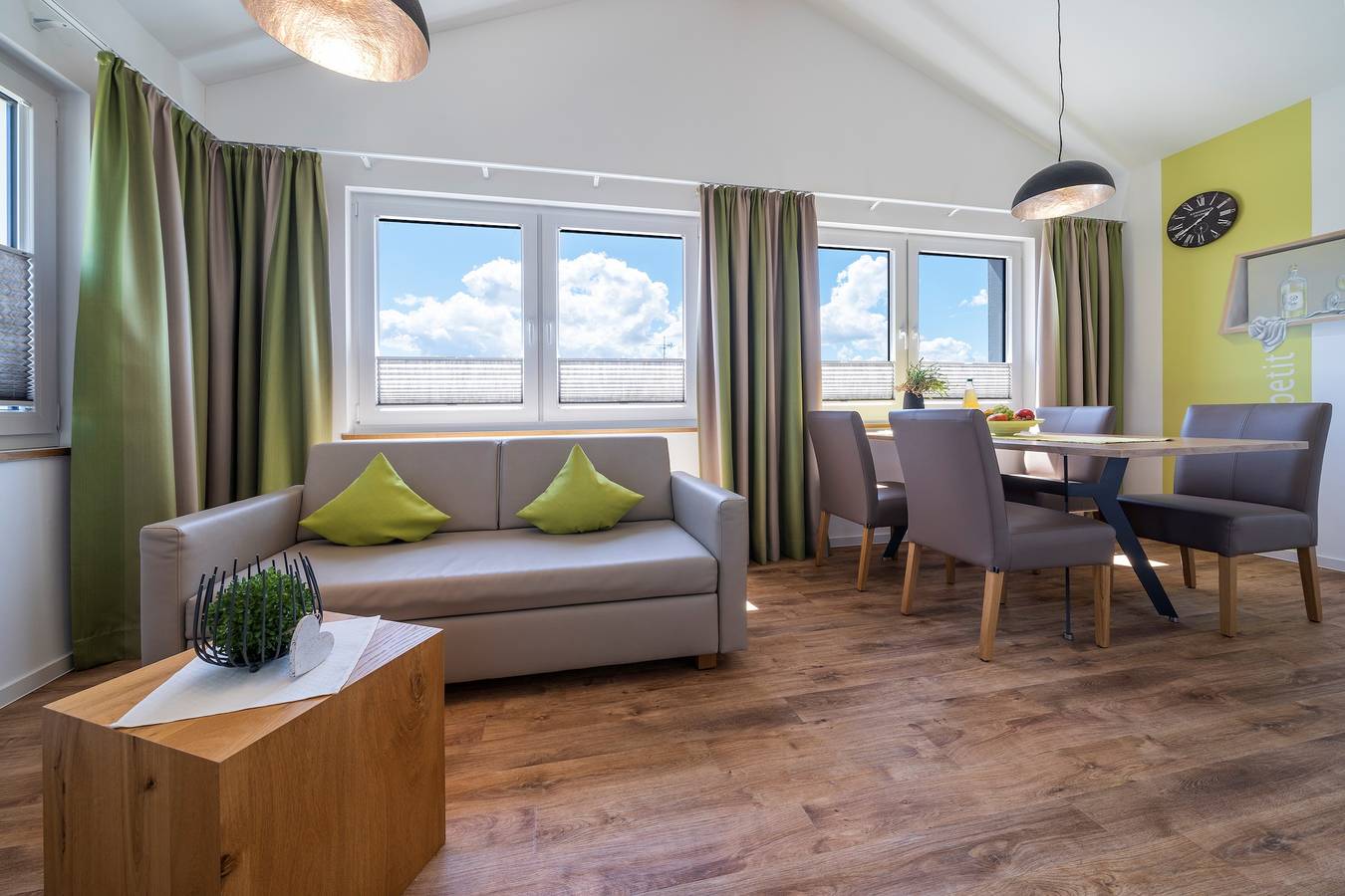 Ganze Wohnung, Ferienwohnung '302' mit Gemeinschaftsgarten, Wi-Fi und Klimaanlage in Hagnau am Bodensee, Region Bodensee-Oberschwaben