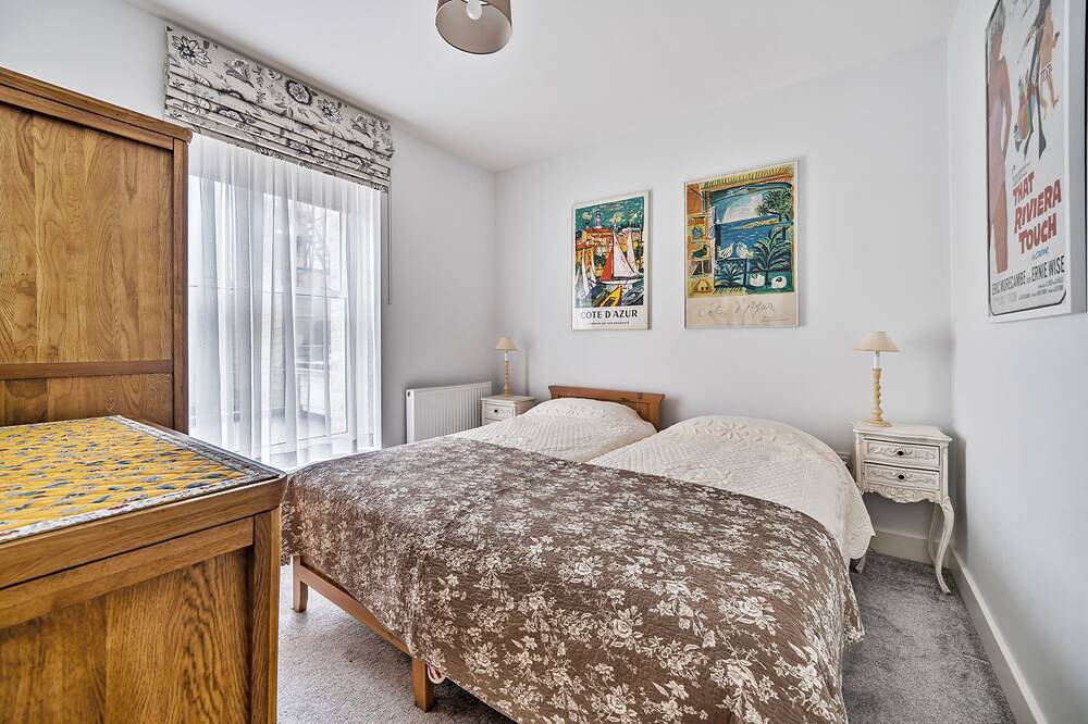 Entire apartment, Arlington Villas. Modern 2 bedroom/2 bath flat with parking. Amazing ocean views in Ilfracombe, Devon