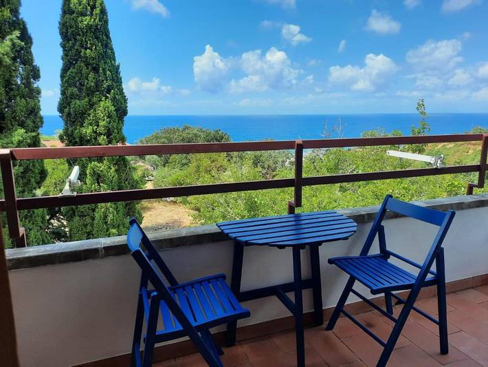 B&b per 2 persone, con Balcone e Terrazza nonché Giardino e Panorama a Paola