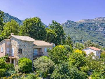 Gîte pour 8 personnes, avec terrasse et jardin à Le Bar-sur-Loup
