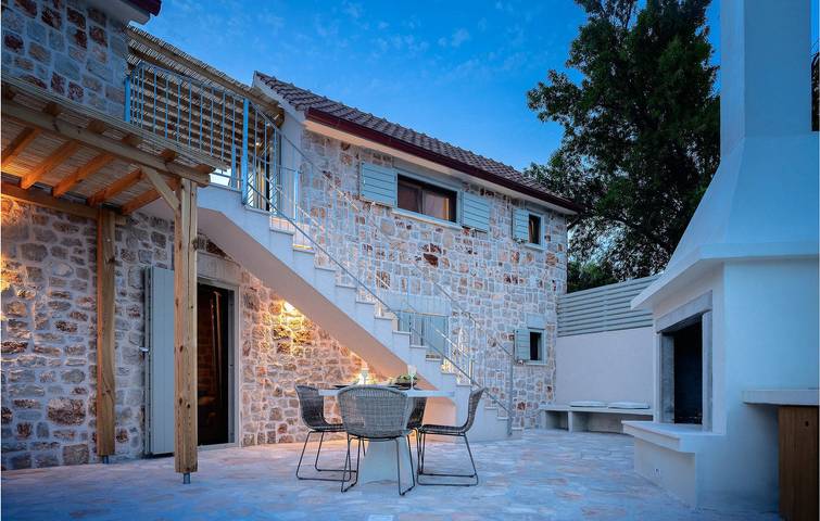 Moderno apartamento de 2 dormitorios con piscina, wifi y aparcamiento in Hvar (isla)