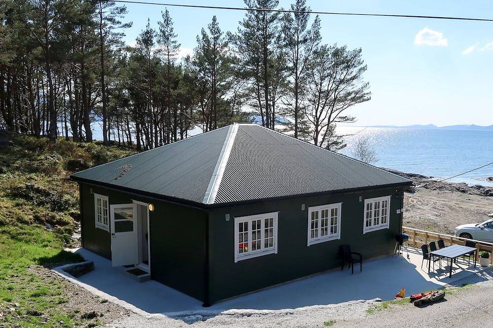 Nesjevik in Hyllestad