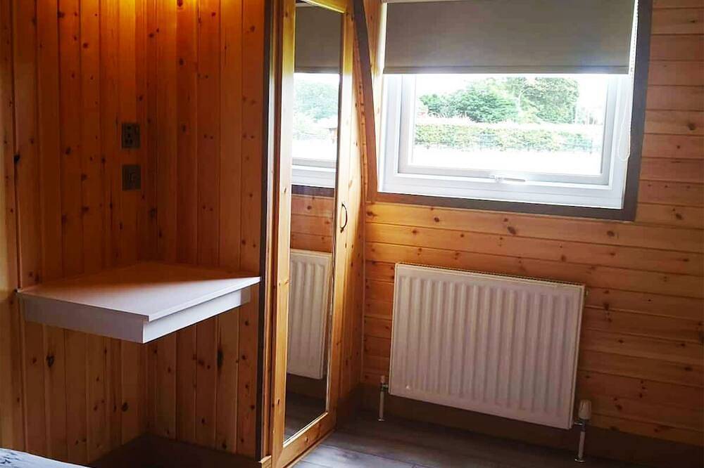 Pod 3 with Countryside view and Hot Tub in Norfolk