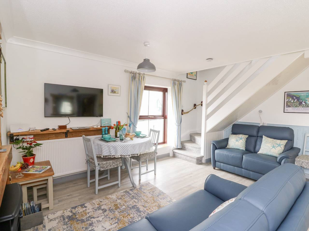 Entire apartment, 5 The Coach House in Broad Haven, Pembrokeshire