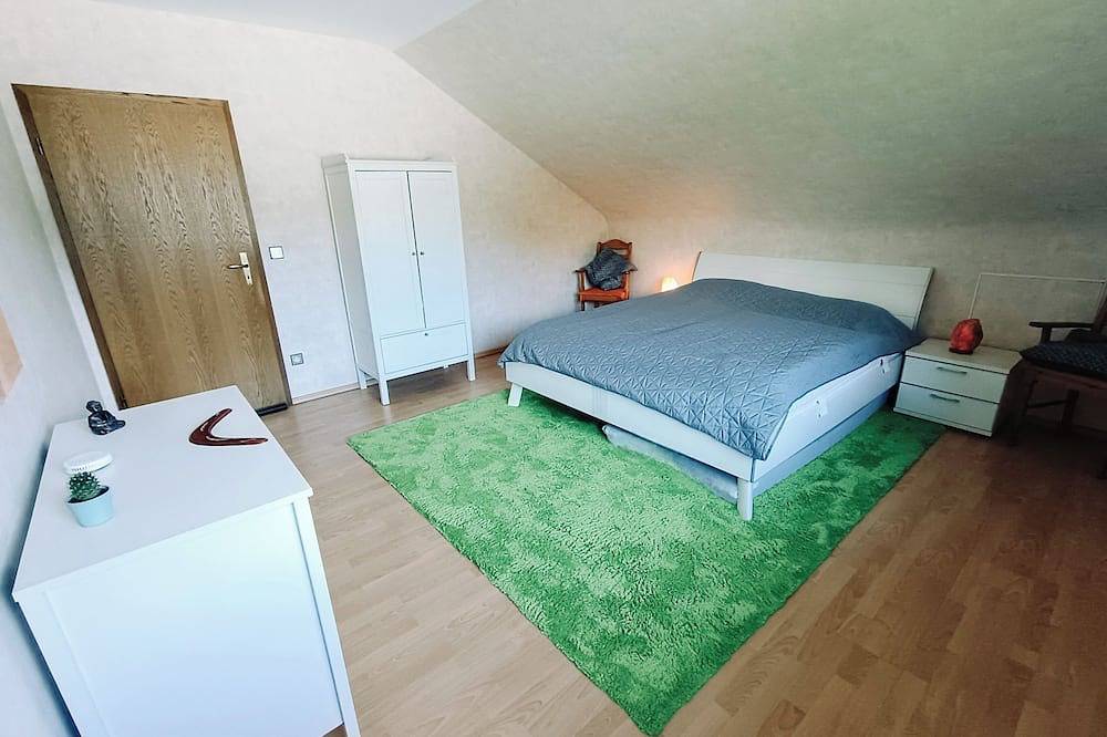 Ganze Wohnung, Ferienwohnung mit Balkonpanorama mit Lesematerial, Spielen und Fitnessraum in Gernsbach, Nordschwarzwald