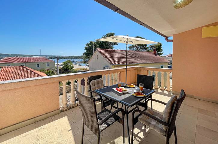 Ferienwohnung für 3 Personen, mit Balkon/Terrasse auf Pasman