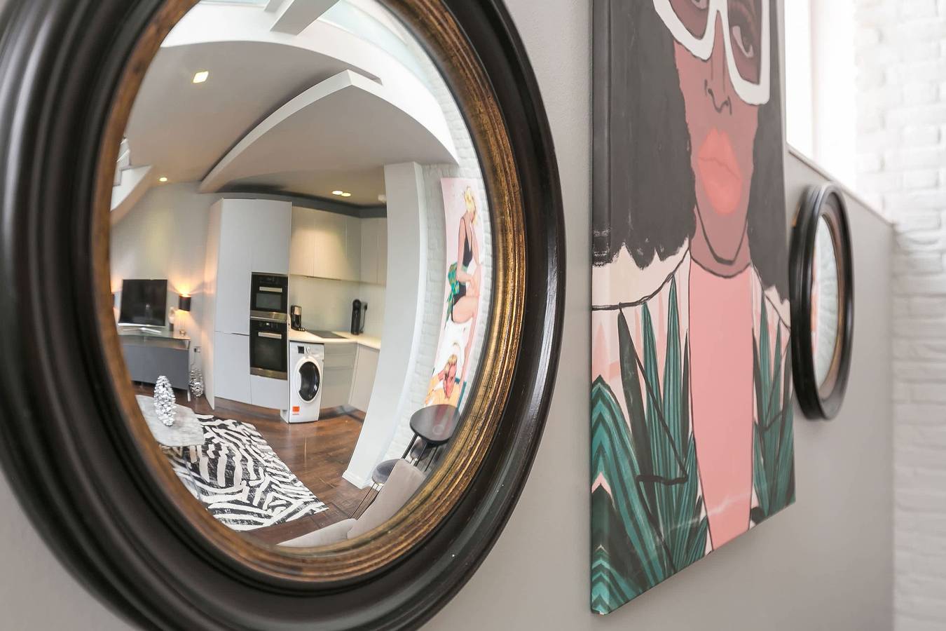 Ganze Wohnung, Modern Times - Covent Garden By Frankie Says in Covent Garden, London