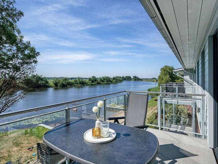 Ferienwohnung für 2 Personen, mit Balkon und Seeblick in Dithmarschen