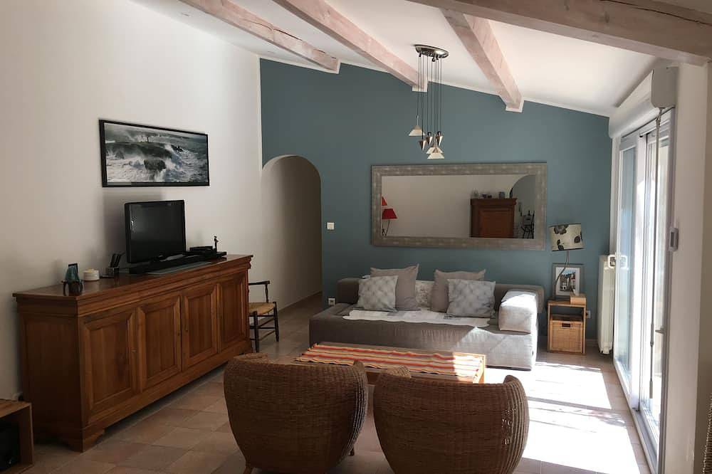 Le Mas des Pins nestled in the heart of the Nîmes pine forests in Nîmes, Nimes region