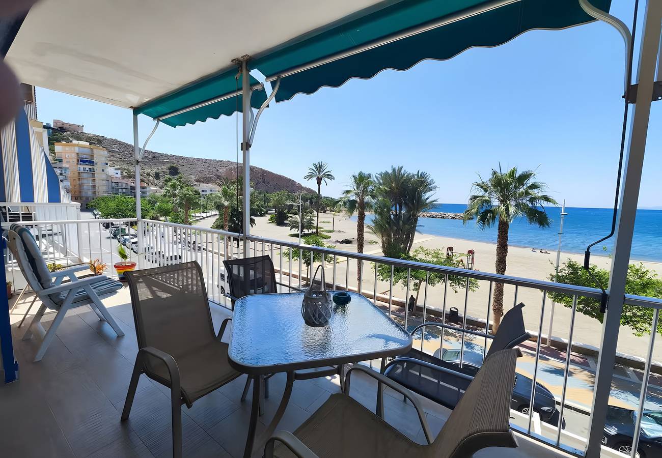 Ganze Wohnung, Apartment 'Piso Frente Playa De La Colonia' mit Meerblick, privater Terrasse und Wlan in Águilas, Costa Cálida