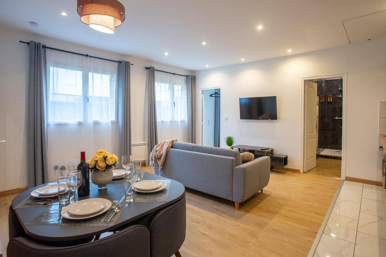Appartement entier, Apartment with Terrace in Abbeville, Région d'Abbeville