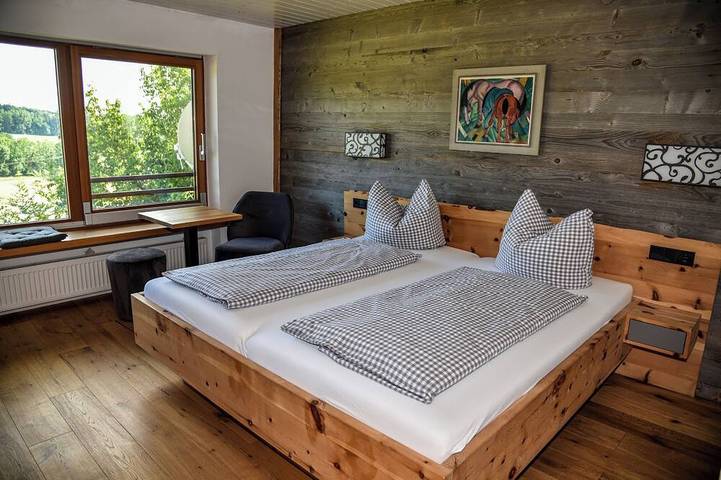 Ganze Wohnung, 5-Sterne-Ferienwohnung mit Ostbalkon für 1 - 5 Personen, 75 qm in Amerang, Landkreis Rosenheim