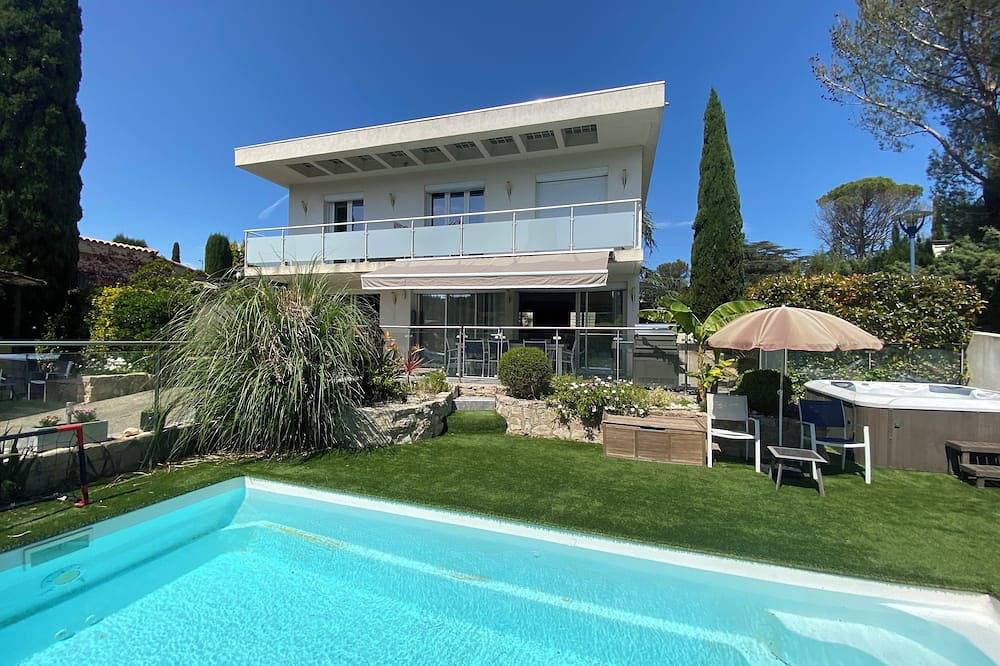 Villa Swimming pool Jacuzzi Billiards Home Cinema 5 minutes from Cassis and its Calanques in Carnoux-en-Provence, Marseille region