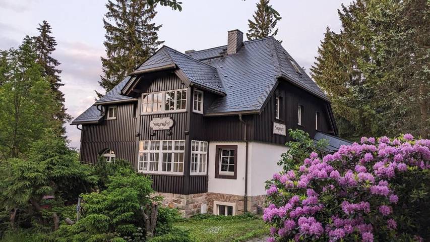 Ferienwohnung für 5 Personen, mit Balkon und Terrasse sowie Garten und Sauna