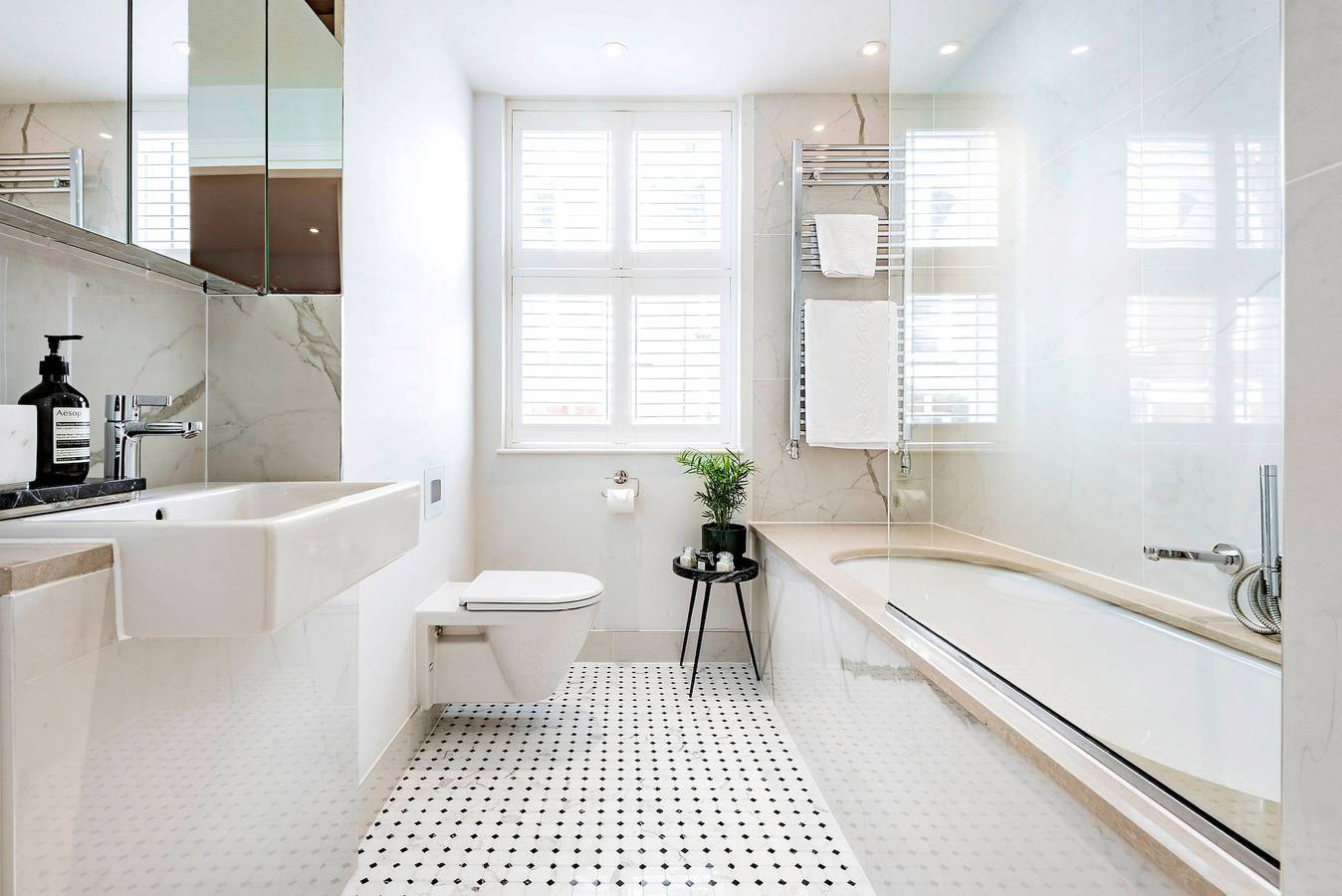 Entire apartment, The Smooth Velvet - by Out of Office Lifestyle in London, South East England