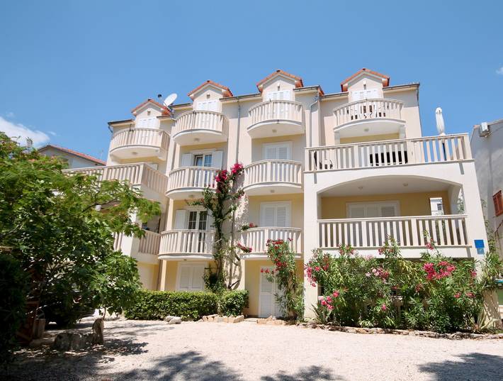 Gîte pour 2 personnes, avec balcon/terrasse à Bol - 2