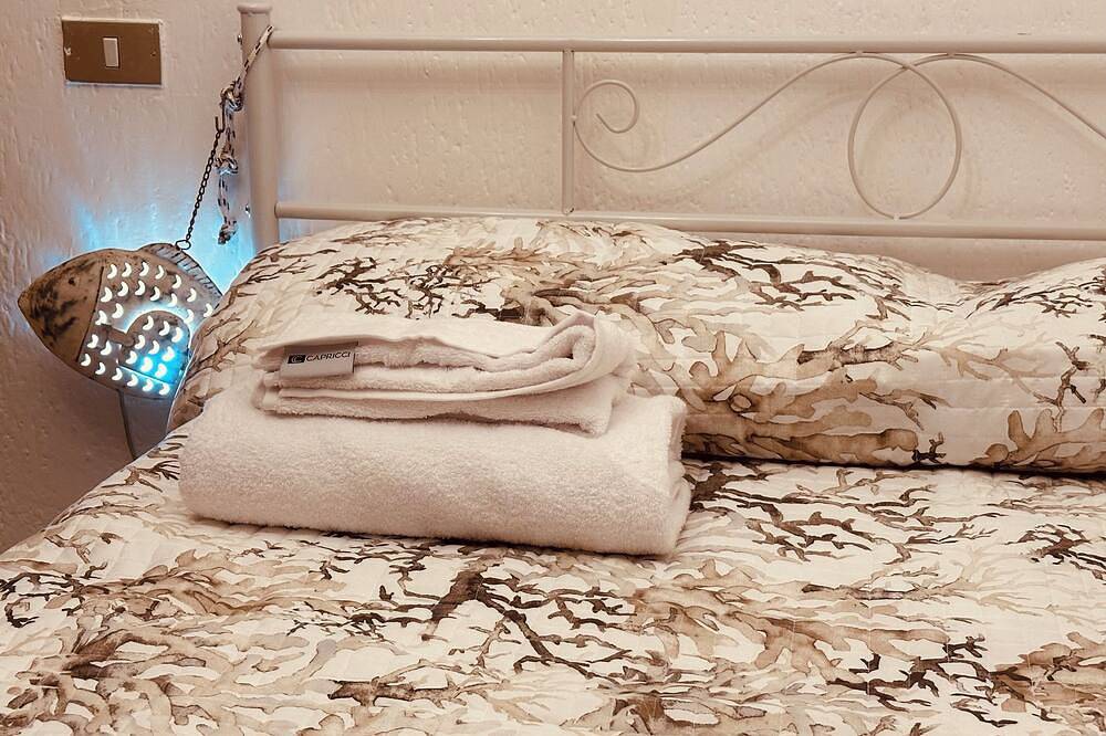 Cozy two-level house with beautiful terrace with views.Pets allowed in Anzio, Rome Province