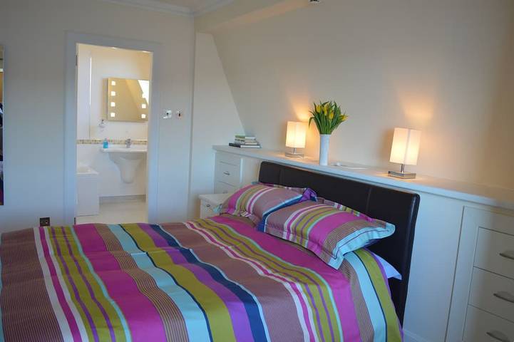 Waterside Villa, Uferlage mit 22m Balkon, 5 Bäder, 8 Personen in Tighnabruaich, Argyll & Bute