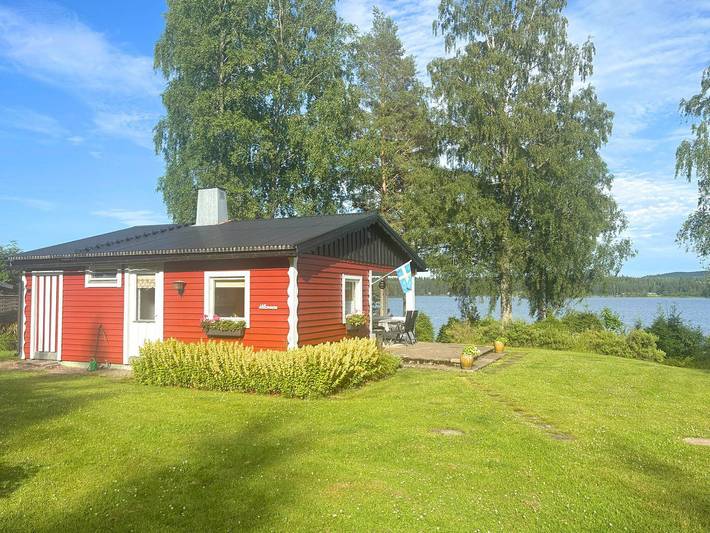 Ferienhaus für 4 Personen, mit Terrasse und Garten sowie Seeblick in Mittelschweden