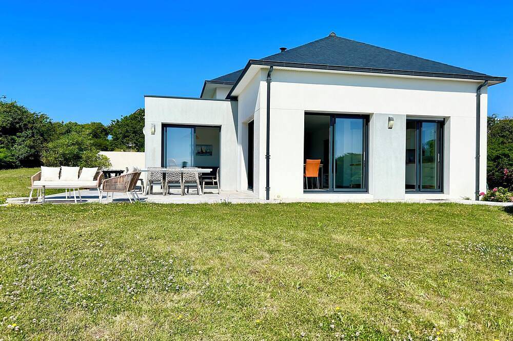 130m2 contemporary house, sleeps 9, sea view in Camaret-sur-Mer, Châteaulin region