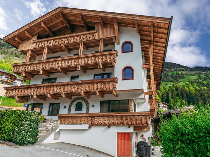 Gîte pour 12 personnes, avec terrasse ainsi que jardin et sauna à Finkenberg