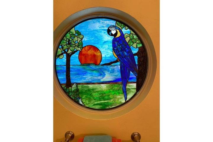 Vacation rental for 14 people, with pool and balcony as well as yard in Lake Livingston