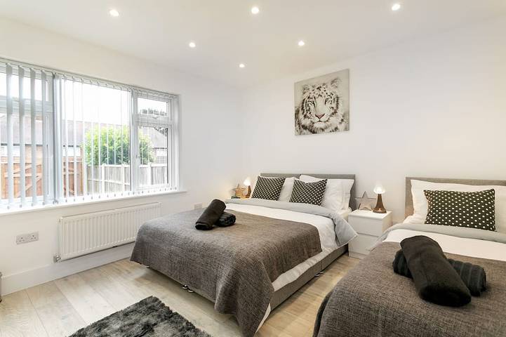 Vacation rental for 6 people, with Hot tub and Yard in Nottingham