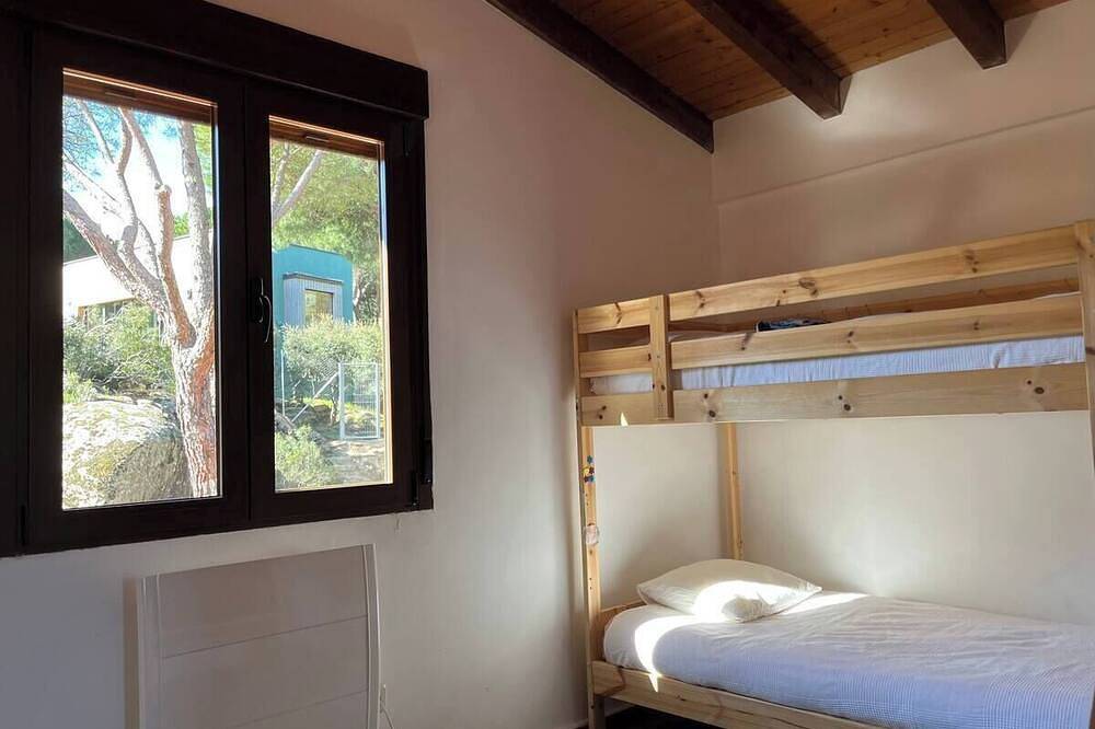 The Brick House. Ideal for families with garden and swimming pool. in San Martín de Valdeiglesias, Madrid Province