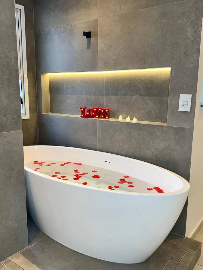 Casas e apartamentos de temporada para 2 pessoas, com vista e balcão e ainda piscina em Bela Vista