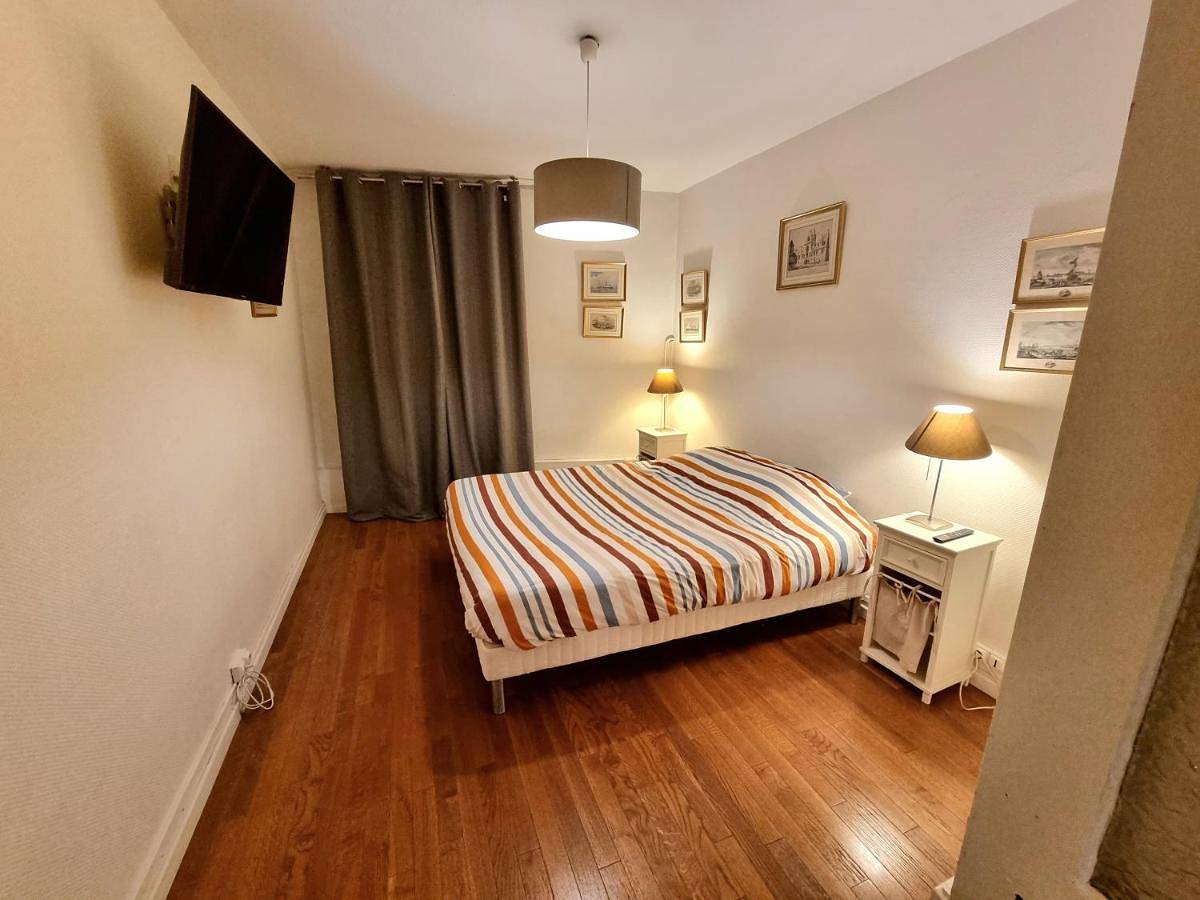 Appartement entier, One-Bedroom Apartment in Villefranche-sur-Saône, Beaujolais