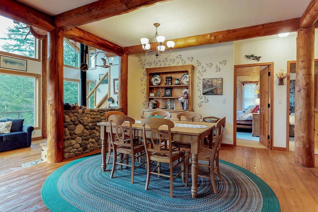 Schöne, abgelegene Haus mit Blick auf die Bucht - beobachten Sie den Sonnenuntergang von Ihrem Deck in Orcas Island