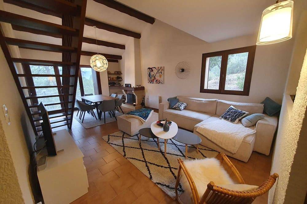 La Villa Léonie Entre Pinède et Garrigue au Bord du Lac. 200m Accès Direct lac in Esparron-de-Verdon, Alpes-de-Haute-Provence