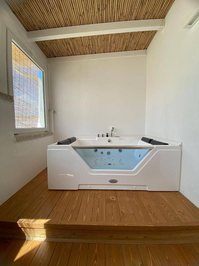 B&b per 2 persone, con giardino e idromassaggio nonché piscina in Leverano